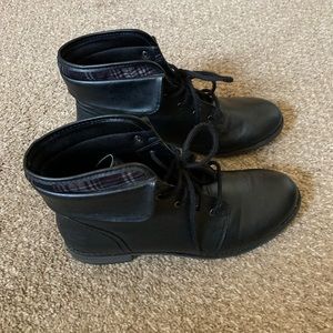 Women’s Short Black Leather Boots With Plaid